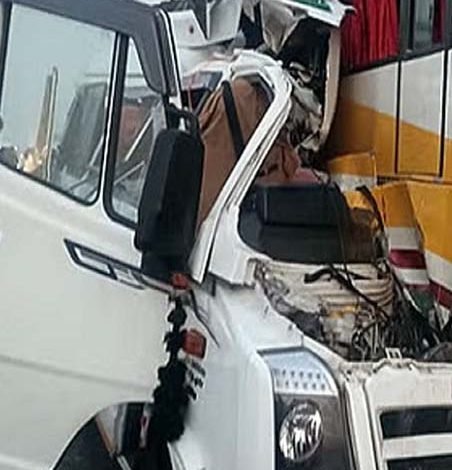 ਯੂ.ਪੀ. - ਬੱਸ ਅਤੇ ਟੈਂਪੋ ਟਰੈਵਲਰ ਦੀ ਟੱਕਰ 'ਚ 4 ਮੌ.ਤਾਂ, ਕਈ ਜ਼ਖ਼ਮੀ ਯੂ.ਪੀ. - ਬੱਸ ਅਤੇ ਟੈਂਪੋ ਟਰੈਵਲਰ ਦੀ ਟੱਕਰ 'ਚ 4 ਮੌ.ਤਾਂ, ਕਈ ਜ਼ਖ਼ਮੀ