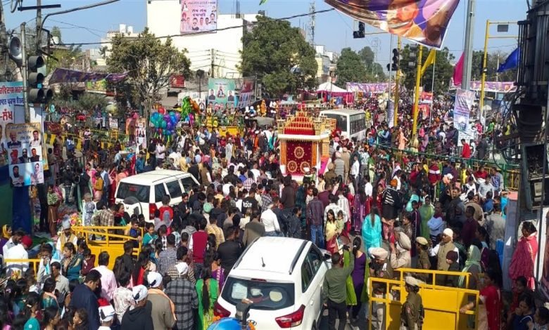 ਸ੍ਰੀ ਗੁਰੂ ਰਵਿਦਾਸ ਮਹਾਰਾਜ ਜੀ ਦੇ ਪ੍ਰਕਾਸ਼ ਪੁਰਬ ਨੂੰ ਸਮਰਪਿਤ ਸ਼ੋਭਾ ਯਾਤਰਾ ਜੈਕਾਰਿਆਂ ਦੀ ਗੂੰਜ 'ਚ ਆਰੰਭ ਸ੍ਰੀ ਗੁਰੂ ਰਵਿਦਾਸ ਮਹਾਰਾਜ ਜੀ ਦੇ ਪ੍ਰਕਾਸ਼ ਪੁਰਬ ਨੂੰ ਸਮਰਪਿਤ ਸ਼ੋਭਾ ਯਾਤਰਾ ਜੈਕਾਰਿਆਂ ਦੀ ਗੂੰਜ 'ਚ ਆਰੰਭ