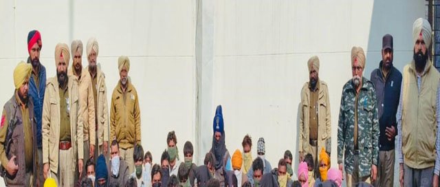 ਪਿੰਡ ਚੰਦਭਾਨ 'ਚ ਅਮਨ-ਕਾਨੂੰਨ ਦੀ ਸਥਿਤੀ ਭੰਗ ਕਰਨ ਵਾਲੇ 38 ਵਿਅਕਤੀ ਗ੍ਰਿਫਤਾਰ ਪਿੰਡ ਚੰਦਭਾਨ 'ਚ ਅਮਨ-ਕਾਨੂੰਨ ਦੀ ਸਥਿਤੀ ਭੰਗ ਕਰਨ ਵਾਲੇ 38 ਵਿਅਕਤੀ ਗ੍ਰਿਫਤਾਰ