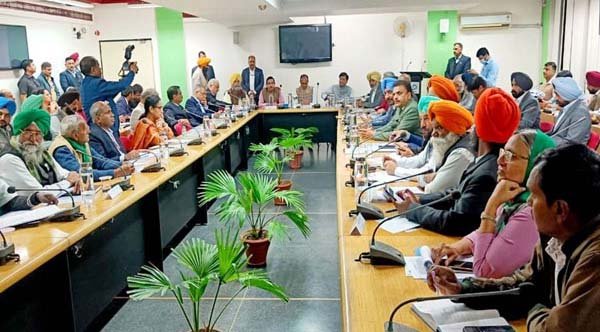 ਸਾਰਥਕ ਮਾਹੌਲ ਵਿਚ ਕੇਂਦਰ ਦੇ ਮੰਤਰੀਆਂ ਨਾਲ ਕਿਸਾਨ ਆਗੂਆਂ ਦੀ ਹੋਈ ਮੀਟਿੰਗ , ਹੁਣ 19 ਮਾਰਚ ਨੂੰ ਹੋਵੇਗੀ ਅਗਲੀ ਮੀਟਿੰਗ