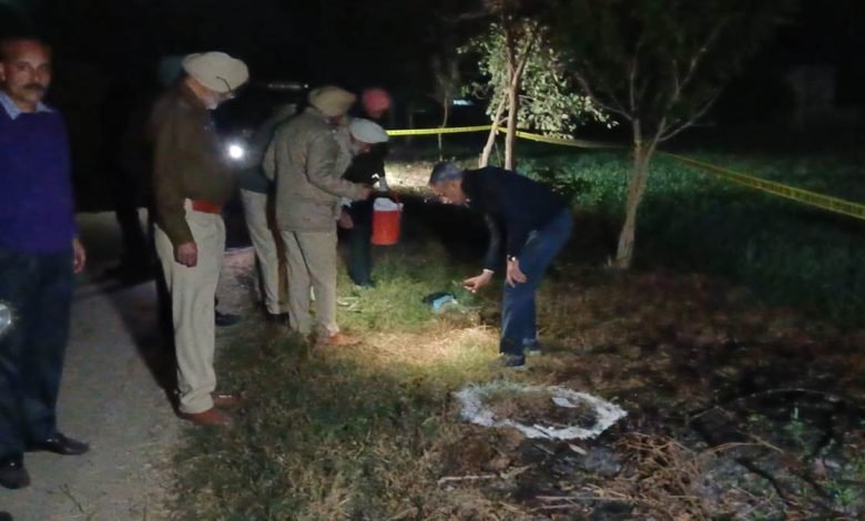 ਪੁਲਿਸ ਚੌਕੀ 'ਤੇ ਗ੍ਰਨੇਡ ਸੁੱਟਣ ਵਾਲੇ ਤਿੰਨ ਅੱਤਵਾਦੀਆਂ ਤੇ ਪੁਲਿਸ ਵਿਚਾਲੇ ਮੁਕਾਬਲਾ, ਵੱਡੀ ਮਾਤਰਾ 'ਚ ਅਸਲੇ ਸਣੇ ਤਿੰਨੇ ਗ੍ਰਿਫ਼ਤਾਰ