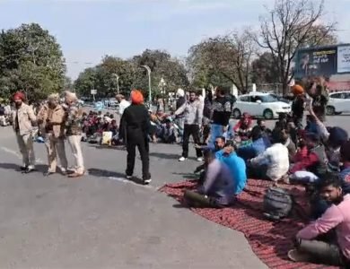 ਸਹਾਇਕ ਲਾਈਨਮੈਨ ਦੀਆਂ ਘੱਟ ਪੋਸਟਾਂ ਜਾਰੀਕਰਨ ਵਿਰੁੱਧ ਨੌਜਵਾਨਾਂ ਨੇ ਘੇਰਿਆ ਫੁਹਾਰਾ ਚੌਂਕ, ਚਾਰੇ ਪਾਸੇ ਲੱਗਾ ਜਾਮ