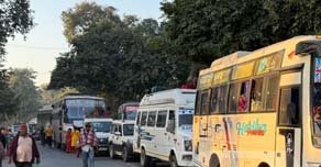 ਪ੍ਰਯਾਗਰਾਜ ਅਯੋਧਿਆ ਮੁੱਖ ਮਾਰਗ ’ਤੇ ਰਾਤ ਤੋਂ ਲੱਗਿਆ ਲੰਬਾ ਜਾਮ