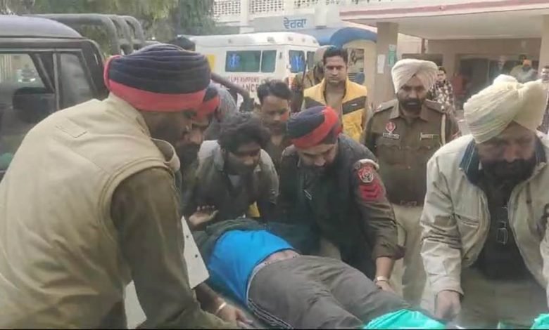 ਮਾਨਸਾ 'ਚ ਐਨਕਾਉਂਟਰ, ਗੋਲੀਬਾਰੀ ਦੌਰਾਨ ਇਕ ਗੈਂਗਸਟਰ ਜ਼ਖ਼ਮੀ ਮਾਨਸਾ 'ਚ ਐਨਕਾਉਂਟਰ, ਗੋਲੀਬਾਰੀ ਦੌਰਾਨ ਇਕ ਗੈਂਗਸਟਰ ਜ਼ਖ਼ਮੀ