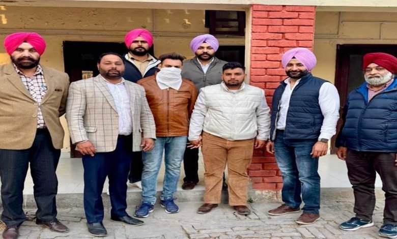 ਮਹਿਲਾ ਏਐੱਸਆਈ ਤੇ ਵਿਚੋਲਾ 40,000 ਰੁਪਏ ਰਿਸ਼ਵਤ ਲੈਂਦੇ ਗ੍ਰਿਫ਼ਤਾਰ, ਵਿਜੀਲੈਂਸ ਨੇ ਸ਼ਿਕਾਇਤ ਦੇ ਆਧਾਰ 'ਤੇ ਕੀਤੀ ਕਾਰਵਾਈ