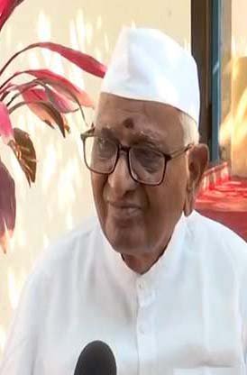 ਸਾਰੀ ਉਮਰ ਇਕ ਛੋਟੇ ਕਮਰੇ ਚ ਰਹਿਣ ਬਾਰੇ ਕਹਿੰਦੇ ਸਨ ਕੇਜਰੀਵਾਲ - ਅੰਨਾ ਹਜ਼ਾਰੇ ਸਾਰੀ ਉਮਰ ਇਕ ਛੋਟੇ ਕਮਰੇ ਚ ਰਹਿਣ ਬਾਰੇ ਕਹਿੰਦੇ ਸਨ ਕੇਜਰੀਵਾਲ - ਅੰਨਾ ਹਜ਼ਾਰੇ