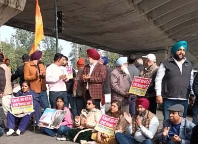 ਹਿੰਦੂ ਸੰਗਠਨਾਂ ਅਤੇ ਮੰਦਰ ਕਮੇਟੀ ਨੇ ਲੁਧਿਆਣਾ ਫ਼ਿਰੋਜ਼ਪੁਰ ਰੋਡ ਨੂੰ ਕੀਤਾ ਗਿਆ ਜਾਮ