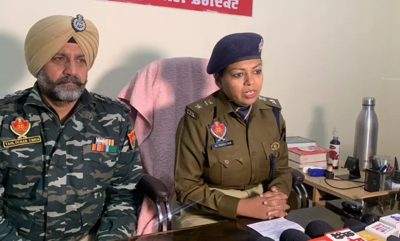 ਪੰਜਾਬ 'ਚ ਪੁਲਿਸ ਵਾਲੇ ਦੀ ਜਬਰਨ ਵਸੂਲੀ, ਕਬਾੜ ਡੀਲਰ ਤੋਂ ਮੰਗੇ 5 ਲੱਖ, ਪਤਨੀ ਤੇ ਬੱਚਿਆਂ ਨੂੰ ਗੈਰ-ਕਾਨੂੰਨੀ ਹਿਰਾਸਤ 'ਚ ਰੱਖਣ ਦਾ ਵੀ ਦੋਸ਼