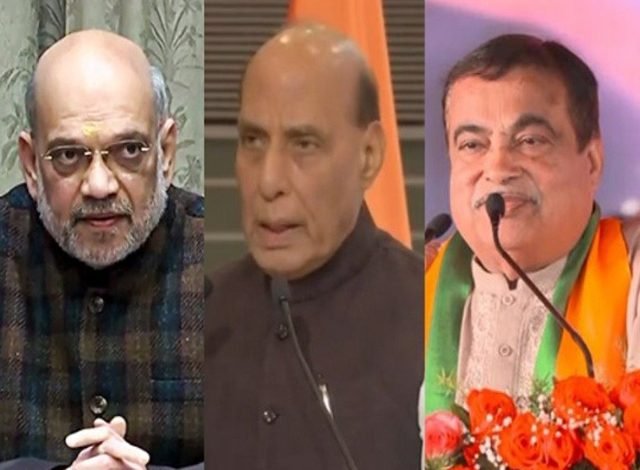 ਅਮਿਤ ਸ਼ਾਹ, ਰਾਜਨਾਥ ਸਿੰਘ, ਗਡਕਰੀ ਵਲੋਂ ਨਵੀਂ ਦਿੱਲੀ ਰੇਲਵੇ ਸਟੇਸ਼ਨ ਭਗਦੜ 'ਚ ਜਾਨੀ ਨੁਕਸਾਨ 'ਤੇ ਦੁੱਖ ਪ੍ਰਗਟ ਅਮਿਤ ਸ਼ਾਹ, ਰਾਜਨਾਥ ਸਿੰਘ, ਗਡਕਰੀ ਵਲੋਂ ਨਵੀਂ ਦਿੱਲੀ ਰੇਲਵੇ ਸਟੇਸ਼ਨ ਭਗਦੜ 'ਚ ਜਾਨੀ ਨੁਕਸਾਨ 'ਤੇ ਦੁੱਖ ਪ੍ਰਗਟ