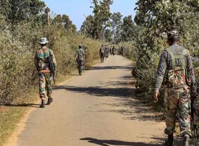 ਜ਼ਿਲ੍ਹਾ ਬੀਜਾਪੁਰ ਦੇ ਜੰਗਲਾਂ 'ਚ ਸੁਰੱਖਿਆ ਬਲਾਂ ਨਾਲ ਮੁਕਾਬਲੇ 'ਚ 31 ਨਕਸਲੀ ਢੇਰ ਜ਼ਿਲ੍ਹਾ ਬੀਜਾਪੁਰ ਦੇ ਜੰਗਲਾਂ 'ਚ ਸੁਰੱਖਿਆ ਬਲਾਂ ਨਾਲ ਮੁਕਾਬਲੇ 'ਚ 31 ਨਕਸਲੀ ਢੇਰ