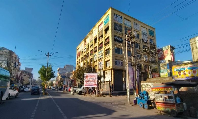 ਸ਼ਹਿਰ ’ਚ ਨਾਜਾਇਜ਼ ਟ੍ਰੈਵਲ ਏਜੰਟਾਂ ਦਾ ਜਾਲ, ਕਈ ਹੋਏ ਅੰਡਰਗਰਾਉਂਡ