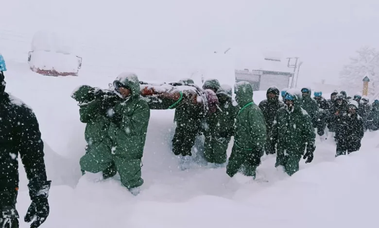 ਚਮੋਲੀ 'ਚ ਐਵਲਾਂਚ ਨਾਲ ਭਿਅੰਕਰ ਤਬਾਹੀ, 57 ਮਜ਼ਦੂਰਾਂ 'ਚੋਂ 15 ਨੂੰ ਕੱਢਿਆ; 42 ਲਾਪਤਾ ਚਮੋਲੀ 'ਚ ਐਵਲਾਂਚ ਨਾਲ ਭਿਅੰਕਰ ਤਬਾਹੀ, 57 ਮਜ਼ਦੂਰਾਂ 'ਚੋਂ 15 ਨੂੰ ਕੱਢਿਆ; 42 ਲਾਪਤਾ