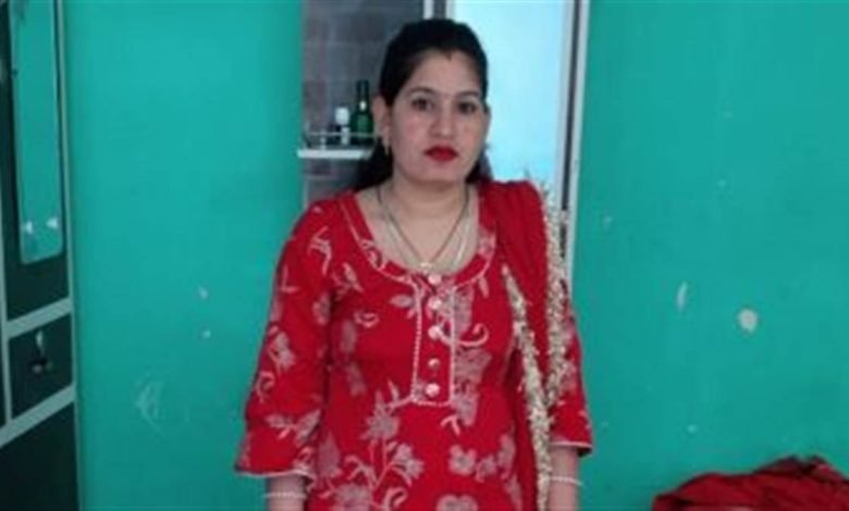 ਘਰੇਲੂ ਕਲੇਸ਼ ਤੋਂ ਦੁਖੀ ਦੋ ਬੱਚਿਆਂ ਦੀ ਮਾਂ ਨੇ ਫਾਹਾ ਲੈ ਕੇ ਕੀਤੀ ਖ਼ੁਦਕੁਸ਼ੀ, ਪਤੀ ਸਣੇ ਤਿੰਨ ਨਾਮਜ਼ਦ