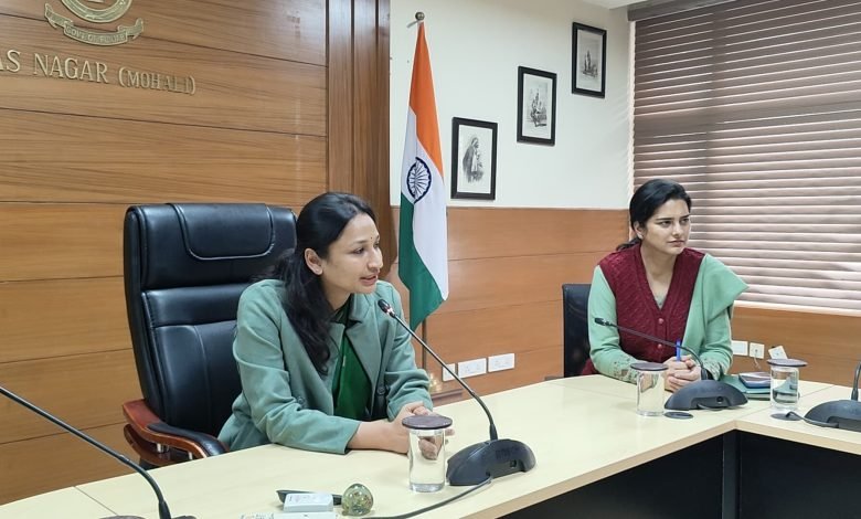 नए डीसी ने स्टाफ की परिचयात्मक बैठक ली नए डीसी ने स्टाफ की परिचयात्मक बैठक ली