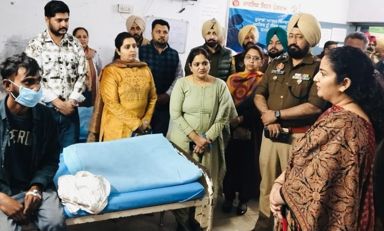 ਡਿਪਟੀ ਕਮਿਸ਼ਨਰ ਦੀਪਸ਼ਿਖਾ ਸ਼ਰਮਾ ਅਤੇ ਐਸ.ਐਸ.ਪੀ. ਭੁਪਿੰਦਰ ਸਿੰਘ ਸਿੱਧੂ ਵੱਲੋਂ ਨਸ਼ਾ ਮੁਕਤੀ ਕੇਂਦਰ ਦਾ ਦੌਰਾ