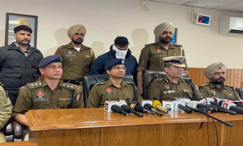 FBI-ਵਾਂਟੇਡ ਭਾਰਤੀ ਮੂਲ ਦੇ ਡਰੱਗ ਲਾਰਡ ਸ਼ਾਨ ਭਿੰਡਰ ਲੁਧਿਆਣਾ ਤੋਂ ਗ੍ਰਿਫ਼ਤਾਰ, ਕੋਲੰਬੀਆ ਤੋਂ ਅਮਰੀਕਾ-ਕੈਨੇਡਾ ਤਕ ਕੋਕੀਨ ਦੀ ਕਰਦਾ ਸੀ ਤਸਕਰੀ FBI-ਵਾਂਟੇਡ ਭਾਰਤੀ ਮੂਲ ਦੇ ਡਰੱਗ ਲਾਰਡ ਸ਼ਾਨ ਭਿੰਡਰ ਲੁਧਿਆਣਾ ਤੋਂ ਗ੍ਰਿਫ਼ਤਾਰ, ਕੋਲੰਬੀਆ ਤੋਂ ਅਮਰੀਕਾ-ਕੈਨੇਡਾ ਤਕ ਕੋਕੀਨ ਦੀ ਕਰਦਾ ਸੀ ਤਸਕਰੀ