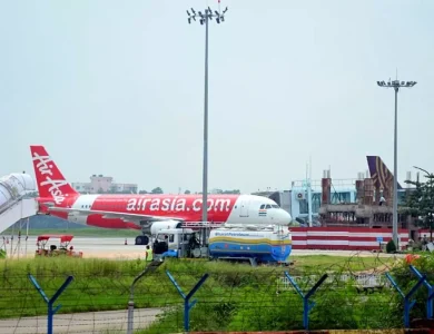 ਉਡਾਣ ਭਰਦੇ ਹੀ ਏਅਰ ਏਸ਼ੀਆ ਦੇ ਜਹਾਜ਼ ਦੇ ਇੰਜਣ ਨੂੰ ਲੱਗੀ ਅੱਗ; ਕੁਆਲਾਲੰਪੁਰ 'ਚ ਕੀਤੀ ਲੈਂਡਿੰਗ, ਵਾਲ-ਵਾਲ ਬਚੀ 171 ਯਾਤਰੀਆਂ ਦੀ ਜਾਨ