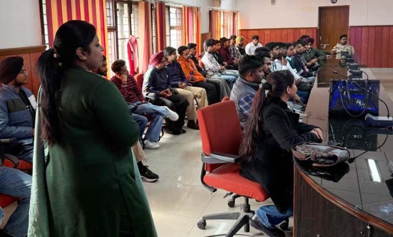 ਸ਼ਹੀਦ ਭਗਤ ਸਿੰਘ ਸਟੇਟ ਯੂਨੀਵਰਸਿਟੀ ਫਿਰੋਜ਼ਪੁਰ ਨੇ ਗਾਂਧੀ ਫੈਲੋਸ਼ਿਪ ਰਾਹੀਂ ਡਰਾਈਵ ਚੇਂਜ ਨੂੰ ਪ੍ਰੇਰਿਤ ਕਰਨ ਲਈ ਇੱਕ ਸੈਸ਼ਨ ਦਾ ਆਯੋਜਨ ਕੀਤਾ ਸ਼ਹੀਦ ਭਗਤ ਸਿੰਘ ਸਟੇਟ ਯੂਨੀਵਰਸਿਟੀ ਫਿਰੋਜ਼ਪੁਰ ਨੇ ਗਾਂਧੀ ਫੈਲੋਸ਼ਿਪ ਰਾਹੀਂ ਡਰਾਈਵ ਚੇਂਜ ਨੂੰ ਪ੍ਰੇਰਿਤ ਕਰਨ ਲਈ ਇੱਕ ਸੈਸ਼ਨ ਦਾ ਆਯੋਜਨ ਕੀਤਾ