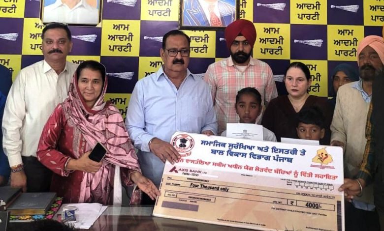 ਮਿਸ਼ਨ ਵਾਤਸੱਲਿਆ ਸਕੀਮ ਅਧੀਨ 3 ਬੱਚਿਆਂ ਨੂੰ ਸਪਾਂਸਰਸ਼ਿਪ ਸਰਟੀਫਿਕੇਟ ਕੀਤੇ ਜਾਰੀ ਮਿਸ਼ਨ ਵਾਤਸੱਲਿਆ ਸਕੀਮ ਅਧੀਨ 3 ਬੱਚਿਆਂ ਨੂੰ ਸਪਾਂਸਰਸ਼ਿਪ ਸਰਟੀਫਿਕੇਟ ਕੀਤੇ ਜਾਰੀ