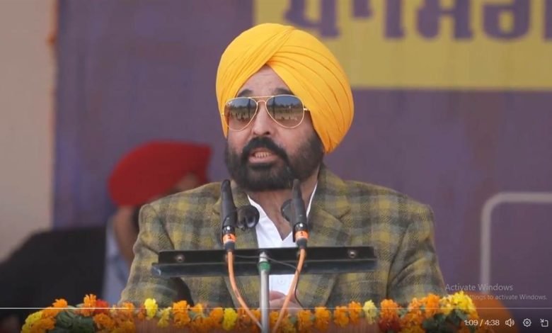 ਪੰਜਾਬ ਪੁਲਿਸ 'ਚ ਭਰਤੀ ਹੋਣ ਦੇ ਚਾਹਵਾਨਾਂ ਲਈ ਖੁਸ਼ਖਬਰੀ ! CM ਭਗਵੰਤ ਮਾਨ ਨੇ ਕੀਤਾ ਵੱਡਾ ਐਲਾਨ