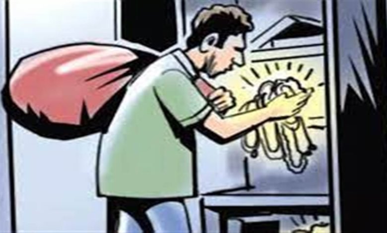 ਪੰਜਾਬ ਨੈਸ਼ਨਲ ਬੈਂਕ ਮਠੋਲਾ ਦੀ ਕੰਧ ਪਾੜ ਕੇ ਚੋਰਾਂ ਨੇ ਕੀਤੀ ਚੋਰੀ