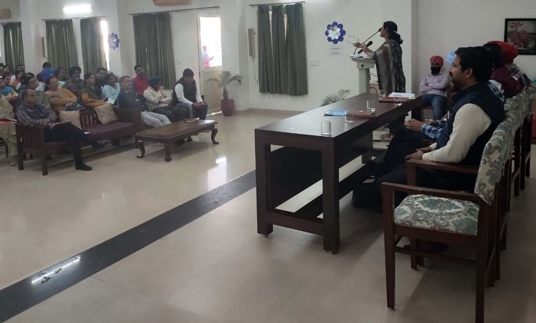 ਜ਼ਿਲ੍ਹਾ ਸਿੱਖਿਆ ਅਧਿਕਾਰੀ (ਸੈਕੰਡਰੀ ਸਿੱਖਿਆ) ਵੱਲੋਂ ਕੀਤੀ ਗਈ ਸਕੂਲ ਮੁਖੀਆਂ ਨਾਲ ਮਹੱਤਵਪੂਰਨ ਮੀਟਿੰਗ ਜ਼ਿਲ੍ਹਾ ਸਿੱਖਿਆ ਅਧਿਕਾਰੀ (ਸੈਕੰਡਰੀ ਸਿੱਖਿਆ) ਵੱਲੋਂ ਕੀਤੀ ਗਈ ਸਕੂਲ ਮੁਖੀਆਂ ਨਾਲ ਮਹੱਤਵਪੂਰਨ ਮੀਟਿੰਗ