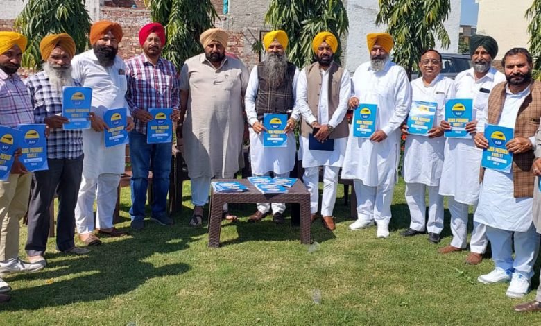 ਵਿਧਾਇਕ ਰਣਬੀਰ ਭੁੱਲਰ ਨੇ ਪਾਰਟੀ ਦੀ ਮਜ਼ਬੂਤੀ ਲਈ ਬਲਾਕ ਪ੍ਰਧਾਨਾਂ ਅਤੇ ਅਹੁਦੇਦਾਰ ਸਾਥੀਆਂ ਨਾਲ ਕੀਤੀ ਮੀਟਿੰਗ