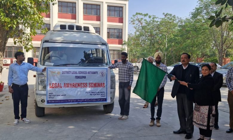 ਜ਼ਿਲ੍ਹਾ ਅਤੇ ਸੈਸ਼ਨਜ਼ ਜੱਜ ਨੇ ਕਾਨੂੰਨੀ ਜਾਗਰੂਕਤਾ ਬਾਰੇ ਵੈਨ ਨੂੰ ਹਰੀ ਝੰਡੀ ਦੇ ਕੇ ਕੀਤਾ ਰਵਾਨਾ