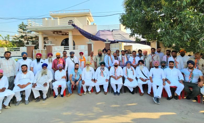 ਪਿੰਡ ਨਾਨਕਪੁਰਾ ਤੋਂ 23 ਪਰਿਵਾਰਾਂ ਨੇ ਸ਼੍ਰੋਮਣੀ ਅਕਾਲੀ ਦਲ ਨੂੰ ਅਲਵਿਦਾ ਕਹਿ ਕੇ ਕਾਂਗਰਸ ਦਾ ਫੜਿਆ ਪੱਲਾ ਪਿੰਡ ਨਾਨਕਪੁਰਾ ਤੋਂ 23 ਪਰਿਵਾਰਾਂ ਨੇ ਸ਼੍ਰੋਮਣੀ ਅਕਾਲੀ ਦਲ ਨੂੰ ਅਲਵਿਦਾ ਕਹਿ ਕੇ ਕਾਂਗਰਸ ਦਾ ਫੜਿਆ ਪੱਲਾ