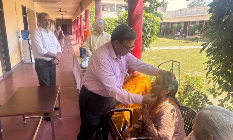 ਬਿਰਧ ਆਸ਼ਰਮ ਵਿਖੇ ਵਿਸ਼ਵ ਓਰਲ ਹੈੱਲਥ ਦਿਵਸ ਸੰਬੰਧੀ ਜਾਗਰੂਕਤਾ ਸੈਮੀਨਾਰ ਲਗਾਇਆ