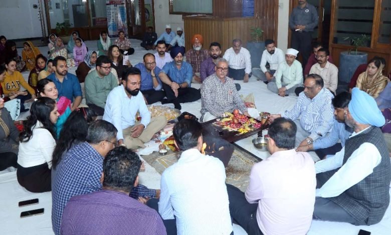 ਜੇਨੇਸਿਸ ਡੈਂਟਲ ਕਾਲਜ ਅਤੇ ਜੇਨੇਸਿਸ ਇੰਸਟੀਟਿਊਟ ਆਫ ਨਰਸਿੰਗ ਵਿੱਚ ਨਵੇਂ ਅਕਾਦਮਿਕ ਸੈਸ਼ਨ ਦੀ ਸ਼ੁਰੂਆਤ ਦੇ ਮੌਕੇ ’ਤੇ ਹਵਨ ਯੱਗ ਦਾ ਆਯੋਜਨ