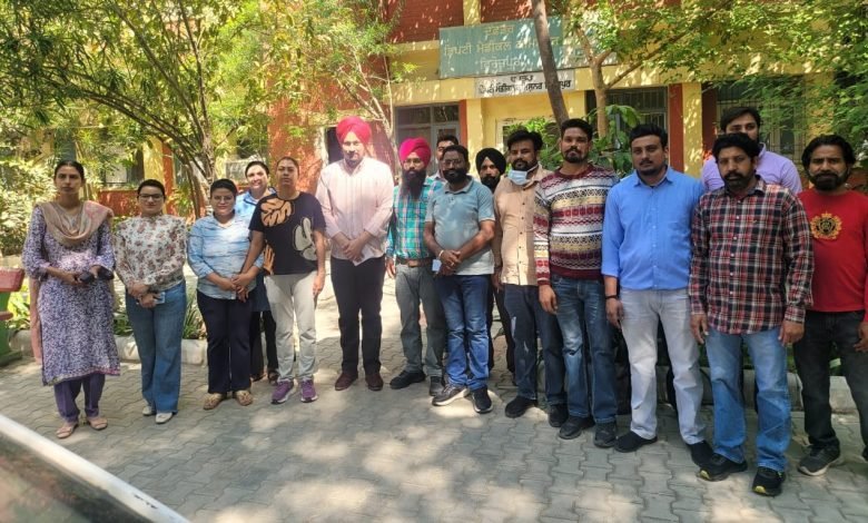 ਪੈਰਾ ਮੈਡੀਕਲ ਸਿਹਤ ਕਰਮਚਾਰੀ ਯੂਨੀਅਨ ਦੇ ਆਗੂਆਂ ਵੱਲੋਂ ਕਾਰਜਕਾਰੀ ਸੀਨੀਅਰ ਮੈਡੀਕਲ ਅਧਿਕਾਰੀ ਨਾਲ ਮੀਟਿੰਗ