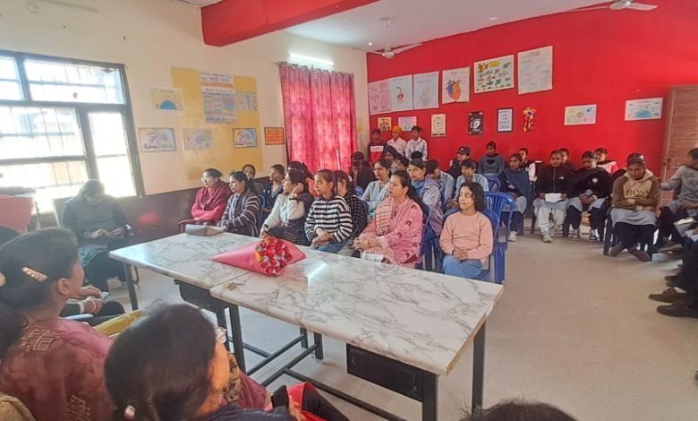 ਯੁੱਧ ਨਸ਼ਿਆਂ ਵਿਰੁੱਧ’’ ਮੁਹਿੰਮ ਤਹਿਤ ਸਰਕਾਰੀ ਸੀਨੀਅਰ ਸੈਕੰਡਰੀ ਸਕੂਲ ਬਾਰੇ ਕੇ ਵਿਖ਼ੇ ਵਿਦਿਆਰਥੀਆਂ ਨੂੰ ਕਰਵਾਇਆ ਪ੍ਰਣ