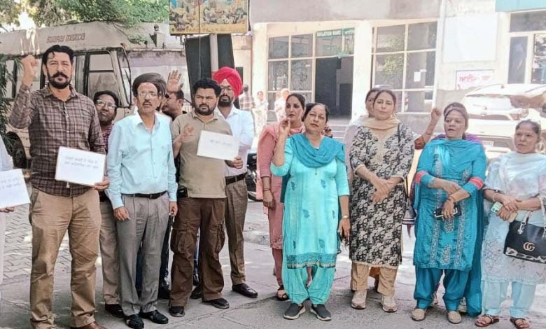 ਐੱਨਐੱਚਐੱਮ ਕਾਮਿਆਂ ਵੱਲੋਂ 24 ਤੋਂ 26 ਮਾਰਚ ਤੱਕ ਕਲਮ ਛੋੜ ਹੜਤਾਲ ਦੇ ਸਬੰਧ ਵਿੱਚ ਰੋੋਸ ਰੈਲੀ