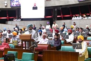 ਔਰਤਾਂ ਲਈ ਜਾਰੀ ਰਹੇਗੀ ਇਹ ਸਹਲੂਤ, ਦੇਖੋ ਵਿੱਤ ਮੰਤਰੀ ਨੇ ਪੰਜਾਬੀਆਂ ਲਈ ਹੋਰ ਕੀ-ਕੀ ਕੀਤੇ ਐਲਾਨ ਔਰਤਾਂ ਲਈ ਜਾਰੀ ਰਹੇਗੀ ਇਹ ਸਹਲੂਤ, ਦੇਖੋ ਵਿੱਤ ਮੰਤਰੀ ਨੇ ਪੰਜਾਬੀਆਂ ਲਈ ਹੋਰ ਕੀ-ਕੀ ਕੀਤੇ ਐਲਾਨ