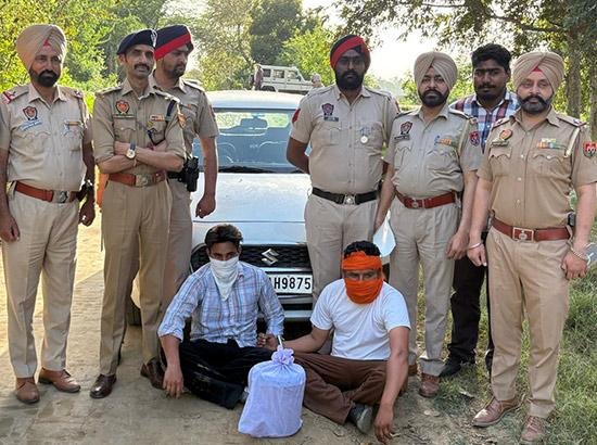 ਸਰਹੱਦ ਪਾਰੋਂ ਨਸ਼ਾਂ ਤਸਕਰੀ ਕਰਨ ਵਾਲੇ ਗਿਰੋਹ ਦਾ ਪਰਦਾਫਾਸ਼; 6 ਕਿਲੋ ਹੈਰੋਇਨ ਸਮੇਤ ਦੋ ਕਾਬੂ