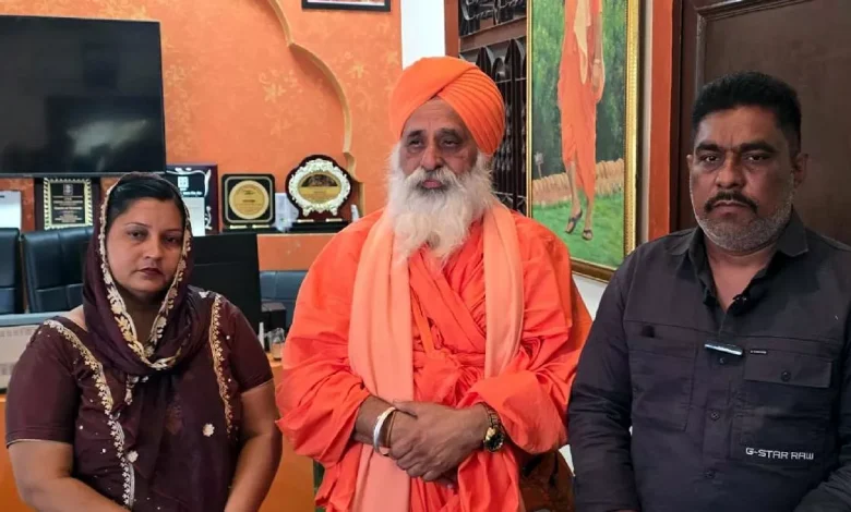 ਸਾਉਦੀ 'ਚ ਨੌਕਰੀ ਕਰ ਰਿਹਾ ਸੀ ਜਲੰਧਰ ਦਾ ਨਰੇਸ਼, ਛੁੱਟੀ ਮੰਗੀ ਤਾਂ ਕੰਪਨੀ ਨੇ ਚੋਰੀ ਦੇ ਦੋਸ਼ 'ਚ ਫਸਾਇਆ; ਹੁਣ ਹੋਈ ਘਰ ਵਾਪਸੀ