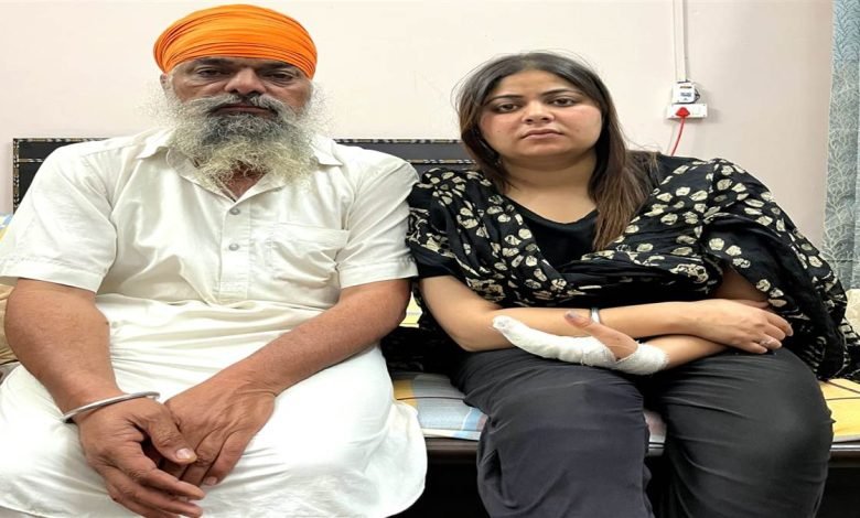 ਡਿਊਟੀ ਤੋਂ ਵਾਪਸ ਪਰਤ ਰਹੀ ਸਕੂਟਰੀ ਸਵਾਰ ਲੜਕੀ ਨੂੰ ਲੁਟੇਰਿਆਂ ਨੇ ਮਾਰਿਆ ਧੱਕਾ, ਪਰਸ ਖੋਹ ਕੇ ਹੋਏ ਫ਼ਰਾਰ ਡਿਊਟੀ ਤੋਂ ਵਾਪਸ ਪਰਤ ਰਹੀ ਸਕੂਟਰੀ ਸਵਾਰ ਲੜਕੀ ਨੂੰ ਲੁਟੇਰਿਆਂ ਨੇ ਮਾਰਿਆ ਧੱਕਾ, ਪਰਸ ਖੋਹ ਕੇ ਹੋਏ ਫ਼ਰਾਰ