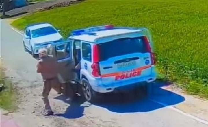 ਪੁਲਿਸ ਨੇ ਗੱਡੀ ਨੂੰ ਰੁਕਣ ਦਾ ਕੀਤਾ ਇਸ਼ਾਰਾ; ਚਾਲਕ ਨੇ ਭਜਾਉਣ ਦੀ ਕੀਤੀ ਕੋਸ਼ਿਸ਼; ਫਾਇਰਿੰਗ, ਕਾਰ ਚਾਲਕ ਦੀ ਬਾਂਹ 'ਚ ਲੱਗੀ ਗੋਲ਼ੀ