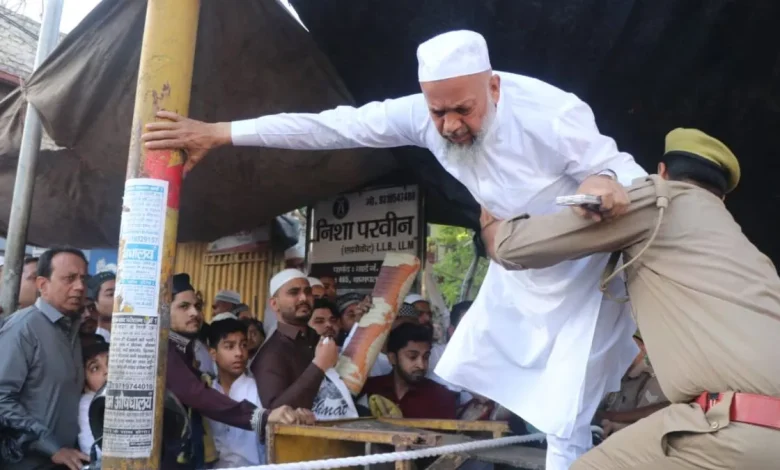 ਈਦ ਦੀ ਨਮਾਜ਼ ਨੂੰ ਲੈ ਕੇ ਹੰਗਾਮਾ! ਮੇਰਠ 'ਚ ਪੁਲਿਸ ਨਾਲ ਝੜਪ ਤੇ ਮੁਰਾਦਾਬਾਦ ਤੇ ਸਹਾਰਨਪੁਰ 'ਚ ਤਨਾਅ, ਅਖਿਲੇਸ਼ ਬੋਲੇ- ਇਹ ਤਾਨਾਸ਼ਾਹੀ ਹੈ