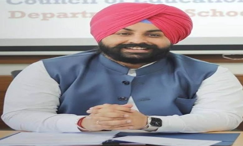 ਹੁਣ ਸਕੂਲਾਂ ਦਾ ਹੋਵੇਗਾ ਸੁਧਾਰ, ਪੰਜਾਬ ਸਰਕਾਰ ਨੇ ਜ਼ਿਲ੍ਹਾ ਸਿੱਖਿਆ ਅਫ਼ਸਰਾਂ ਨੂੰ ਦੋ ਘੰਟੇ ਫੀਲਡ 'ਚ ਰਹਿਣ ਦਾ ਹੁਕਮ ਹੁਣ ਸਕੂਲਾਂ ਦਾ ਹੋਵੇਗਾ ਸੁਧਾਰ, ਪੰਜਾਬ ਸਰਕਾਰ ਨੇ ਜ਼ਿਲ੍ਹਾ ਸਿੱਖਿਆ ਅਫ਼ਸਰਾਂ ਨੂੰ ਦੋ ਘੰਟੇ ਫੀਲਡ 'ਚ ਰਹਿਣ ਦਾ ਹੁਕਮ