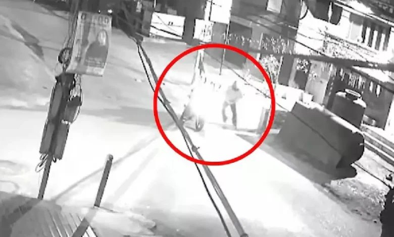 ਅੰਮ੍ਰਿਤਸਰ 'ਚ ਮੰਦਰ 'ਤੇ ਗ੍ਰਨੇਡ ਹਮਲਾ ਕਰਨ ਵਾਲਾ ਅੱਤਵਾਦੀ ਹਲਾਕ, CCTV ਫੁਟੇਜ 'ਚ ਨਜ਼ਰ ਆਏ ਸੀ ਹਮਲਾਵਰ