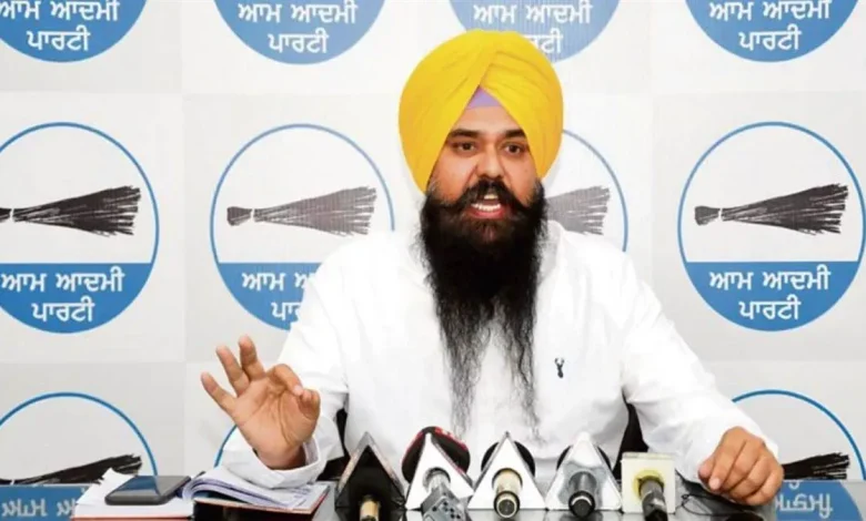 'ਭਾਰਤ-ਪਾਕਿਸਤਾਨ ਸਰਹੱਦ ਸੁਰੱਖਿਅਤ ਕਰੋ', 'ਆਪ' ਸੰਸਦ ਮੈਂਬਰ ਨੇ ਸੰਸਦ 'ਚ ਉਠਾਇਆ ਤਸਕਰੀ ਦਾ ਮੁੱਦਾ; ਕਿਹਾ- ਡਰੋਨਾਂ ਤੋਂ ਆ ਰਿਹੈ ਨਸ਼ਾ 'ਭਾਰਤ-ਪਾਕਿਸਤਾਨ ਸਰਹੱਦ ਸੁਰੱਖਿਅਤ ਕਰੋ', 'ਆਪ' ਸੰਸਦ ਮੈਂਬਰ ਨੇ ਸੰਸਦ 'ਚ ਉਠਾਇਆ ਤਸਕਰੀ ਦਾ ਮੁੱਦਾ; ਕਿਹਾ- ਡਰੋਨਾਂ ਤੋਂ ਆ ਰਿਹੈ ਨਸ਼ਾ