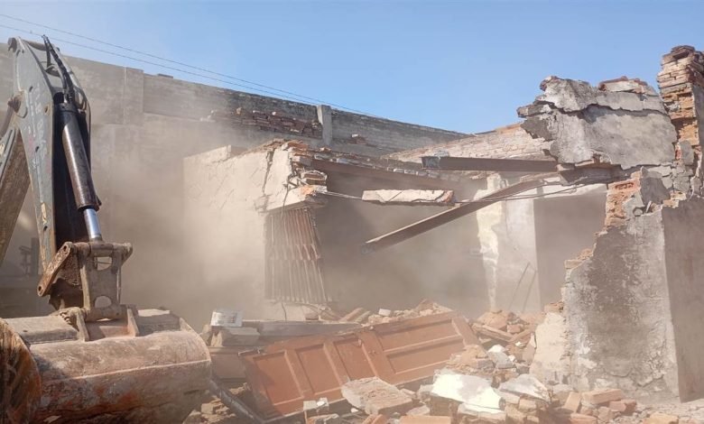 ਪੁਲਿਸ ਦੀ ਵੱਡੀ ਕਾਰਵਾਈ ! ਫਿਲੌਰ ’ਚ ਨਸ਼ਾ ਸਮੱਗਲਰਾਂ ਦੀਆਂ ਅਣ-ਅਧਿਕਾਰਤ ਉਸਾਰੀਆਂ ਨੂੰ ਢਾਹਿਆ