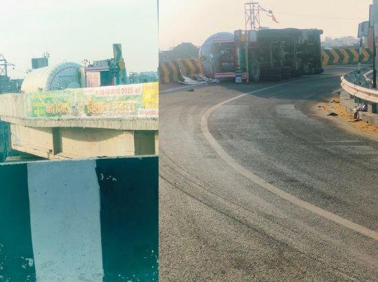 ਲੁਧਿਆਣਾ ਪੁਲ ਉੱਪਰ ਕਾਰਬਨ ਡਾਈਆਕਸਾਈਡ ਗੈਸ ਨਾਲ ਭਰਿਆ ਟਰੱਕ ਪਲਟਿਆ