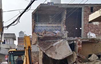 ਬਰਨਾਲਾ ਵਿਖੇ ਨਸ਼ਾ ਤਸਕਰ ਦੇ ਘਰ ’ਤੇ ਚੱਲਿਆ ਬੁਲਡੋਜਰ