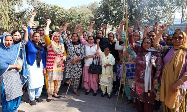 ਔਰਤਾਂ ਨੇ ਫੂਕਿਆ ਵਿਧਾਇਕ ਬਲਕਾਰ ਸਿੱਧੂ ਦਾ ਪੁਤਲਾ, ਸ਼ੋਸ਼ਲ ਮੀਡੀਆ 'ਤੇ ਆਡੀਓ ਵਾਇਰਲ ਹੋਣ ਦਾ ਮਾਮਲਾ