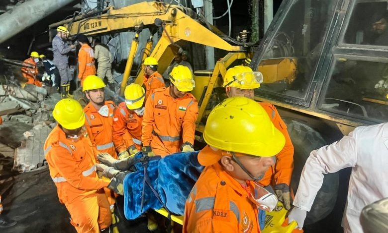 ਧਮਾਕੇ ਨਾਲ 2 ਮੰਜ਼ਿਲਾ ਰੰਗਾਈ ਫੈਕਟਰੀ ਢਹਿ-ਢੇਰੀ, ਇਕ ਦੀ ਮੌਤ, 6 ਜ਼ਖਮੀ