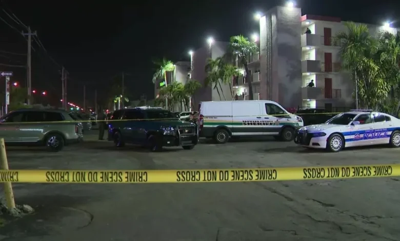 ਫਲੋਰੀਡਾ 'ਚ ਅੰਨ੍ਹੇਵਾਹ ਗੋਲੀਬਾਰੀ, ਤਿੰਨ ਬੱਚਿਆਂ ਸਮੇਤ ਚਾਰ ਲੋਕਾਂ ਦੀ ਮੌਤ, ਦੋ ਜ਼ਖਮੀ ਫਲੋਰੀਡਾ 'ਚ ਅੰਨ੍ਹੇਵਾਹ ਗੋਲੀਬਾਰੀ, ਤਿੰਨ ਬੱਚਿਆਂ ਸਮੇਤ ਚਾਰ ਲੋਕਾਂ ਦੀ ਮੌਤ, ਦੋ ਜ਼ਖਮੀ