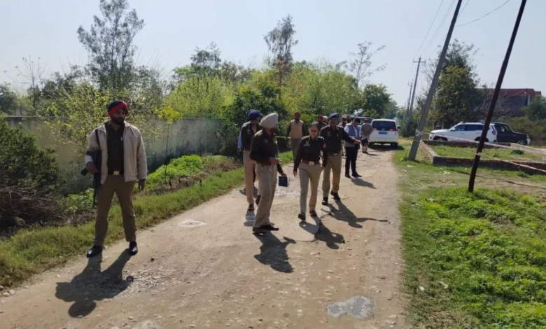 ਜਲੰਧਰ 'ਚ ਪੁਲਿਸ ਐਨਕਾਊਂਟਰ, ਮੁਕਾਬਲੇ ਦੌਰਾਨ ਗੈਂਗਸਟਰ ਸੋਨੂੰ ਖੱਤਰੀ ਗੈਂਗ ਦੇ ਦੋ ਗੁਰਗੇ ਗ੍ਰਿਫ਼ਤਾਰ ਜਲੰਧਰ 'ਚ ਪੁਲਿਸ ਐਨਕਾਊਂਟਰ, ਮੁਕਾਬਲੇ ਦੌਰਾਨ ਗੈਂਗਸਟਰ ਸੋਨੂੰ ਖੱਤਰੀ ਗੈਂਗ ਦੇ ਦੋ ਗੁਰਗੇ ਗ੍ਰਿਫ਼ਤਾਰ